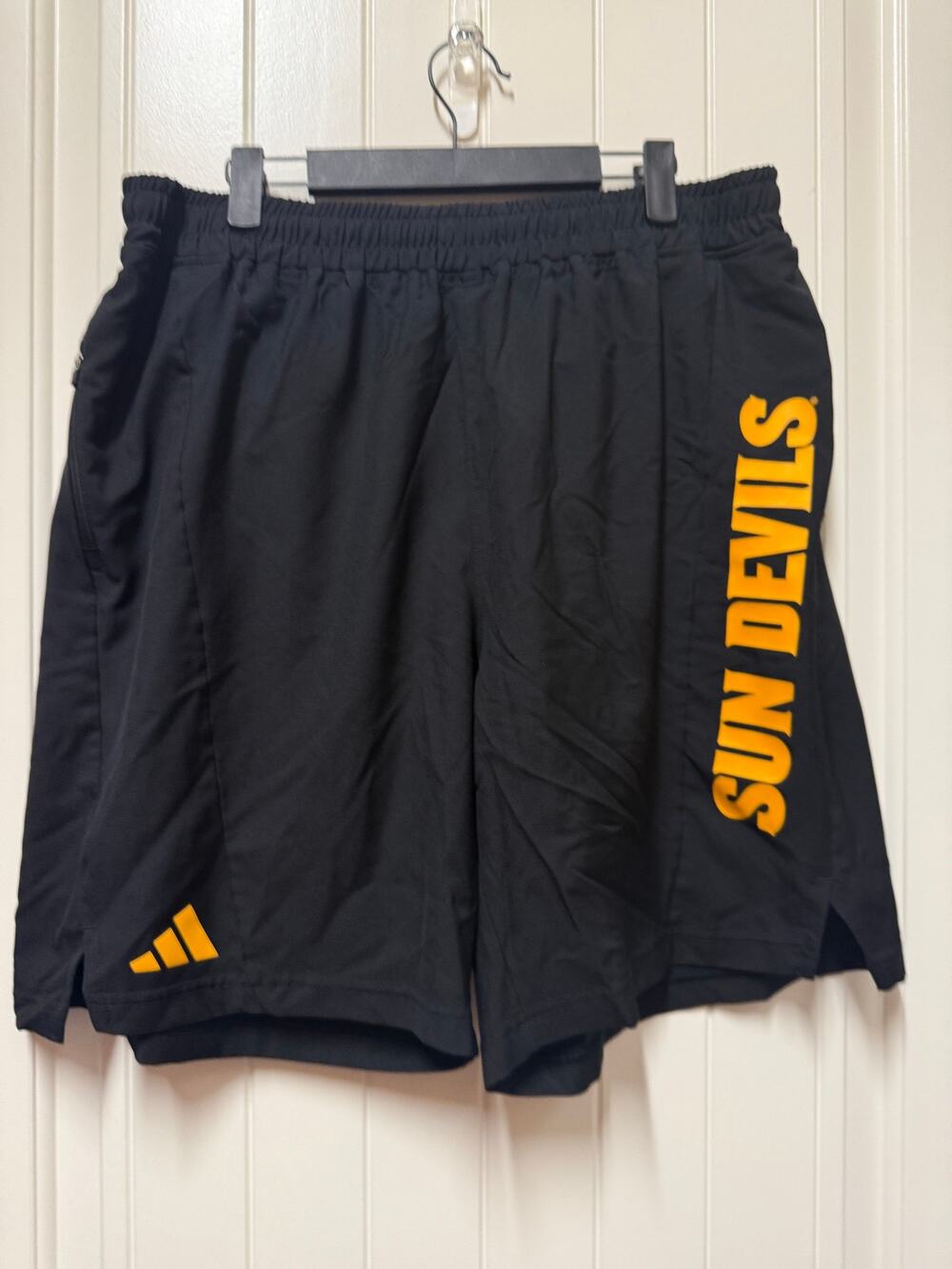 Adidas ASU Sun Devil Basketball Aeroready 9 inch Shorts with drawstring XLarge